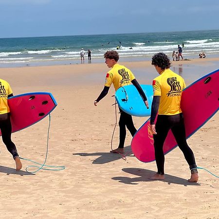 Surfness Lodge 발리알 외부 사진